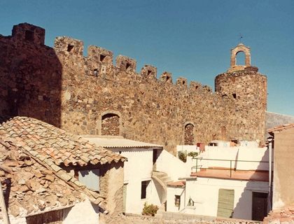 Zalamea de la Serena.. Castillo de Arribalavilla. Asociación española